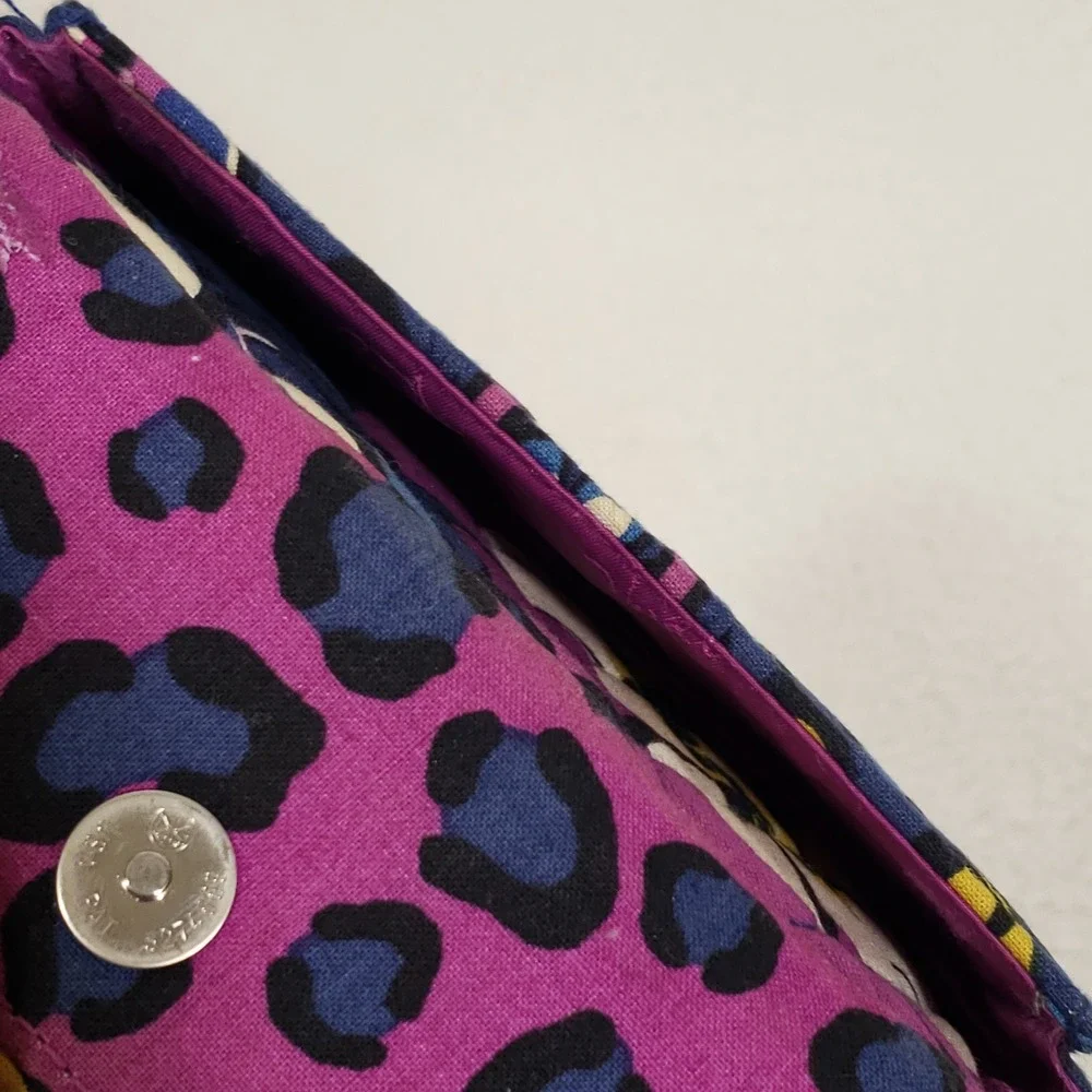 Vera Bradley Wallet Wristlet Women African Violet Blue Floral Quilted Zip Card